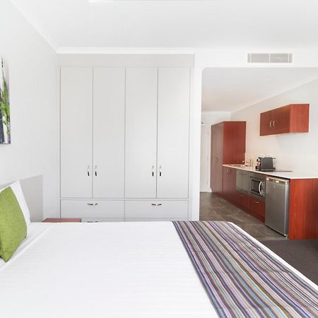 Abode Narrabundah Hotel Canberra Bagian luar foto