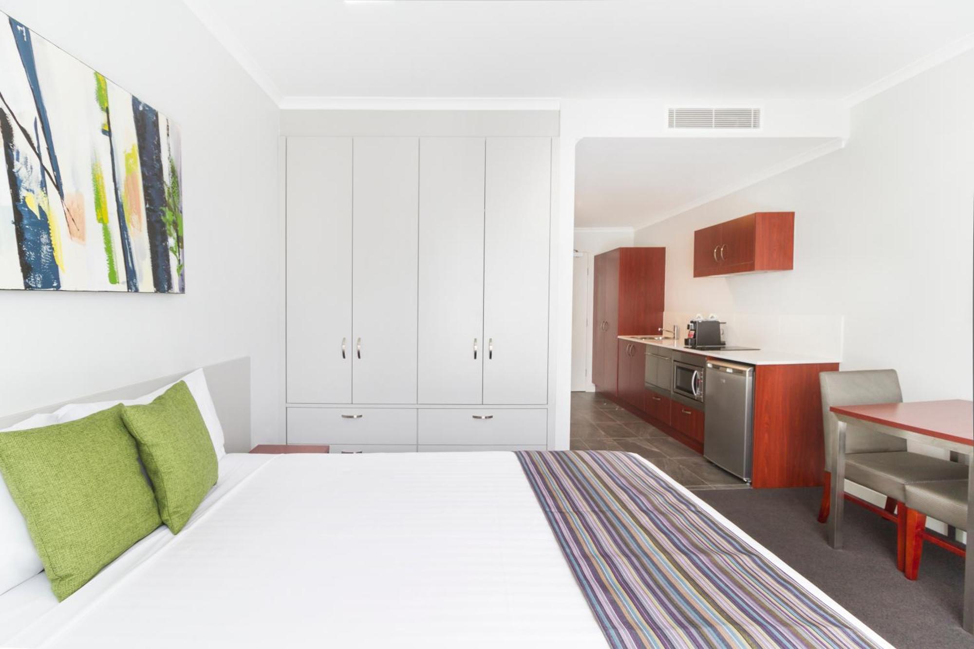 Abode Narrabundah Hotel Canberra Bagian luar foto