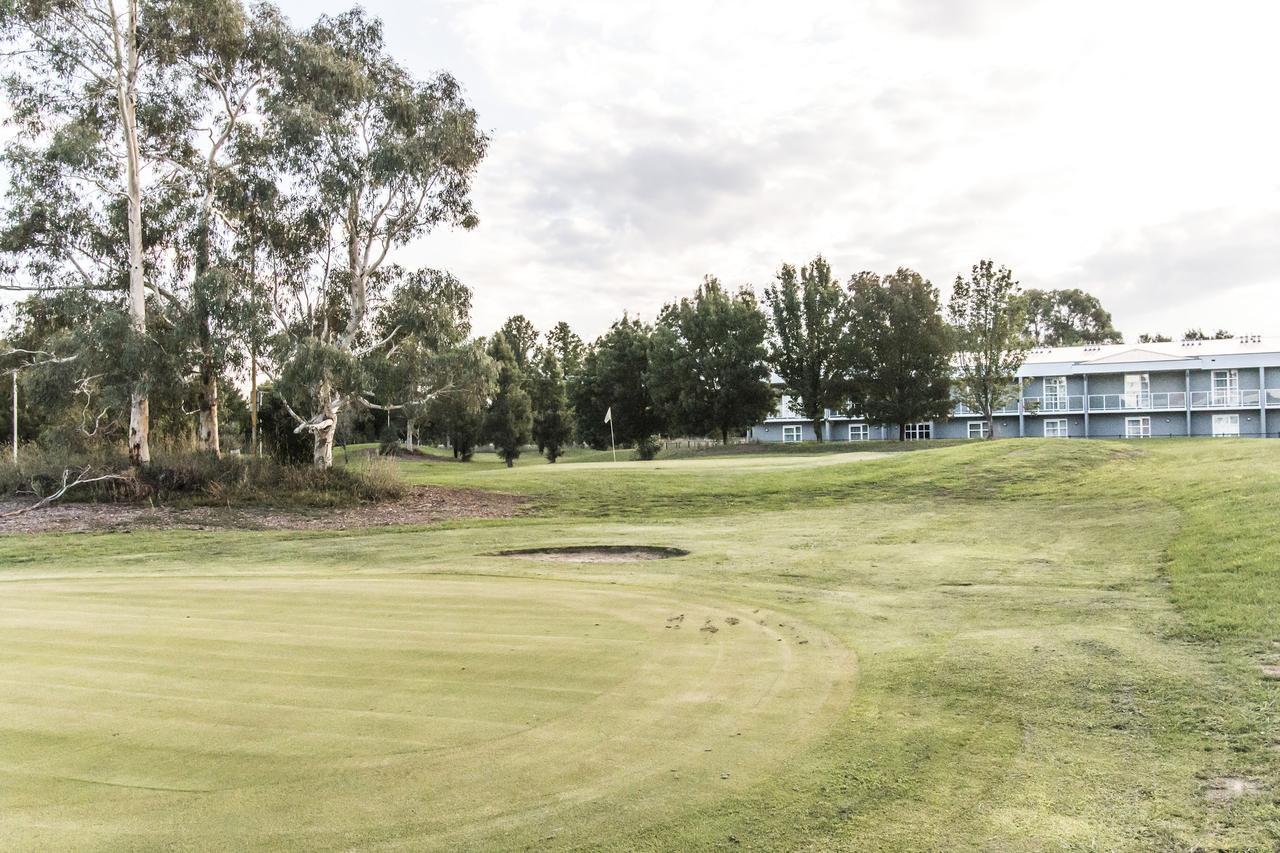 Abode Narrabundah Hotel Canberra Bagian luar foto