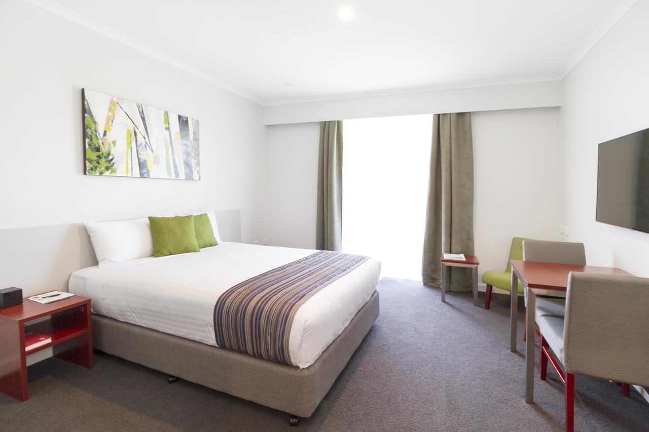Abode Narrabundah Hotel Canberra Bagian luar foto
