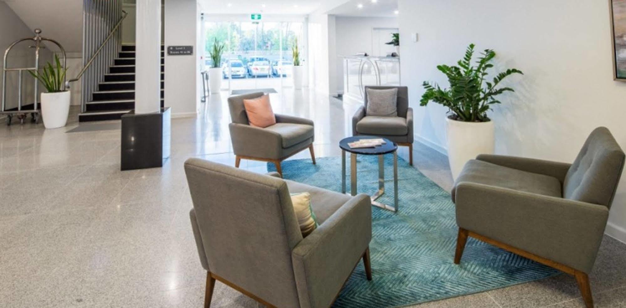 Abode Narrabundah Hotel Canberra Bagian luar foto