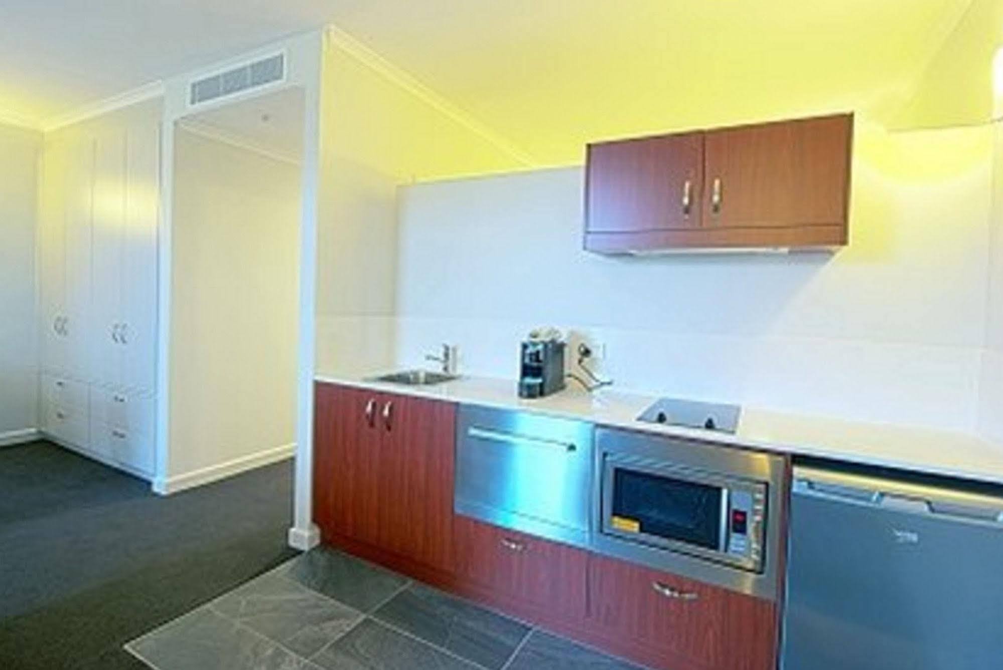 Abode Narrabundah Hotel Canberra Bagian luar foto