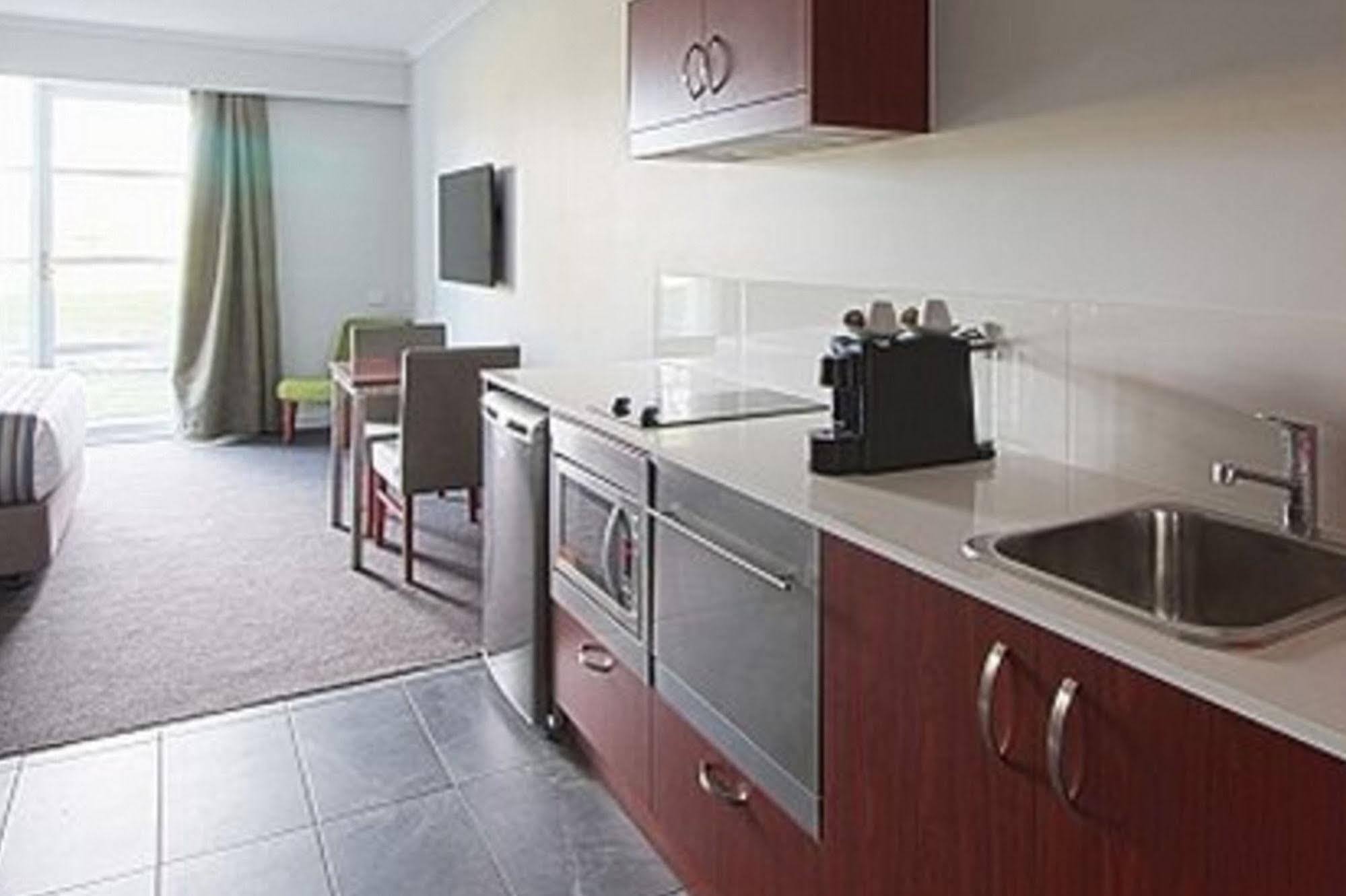 Abode Narrabundah Hotel Canberra Bagian luar foto