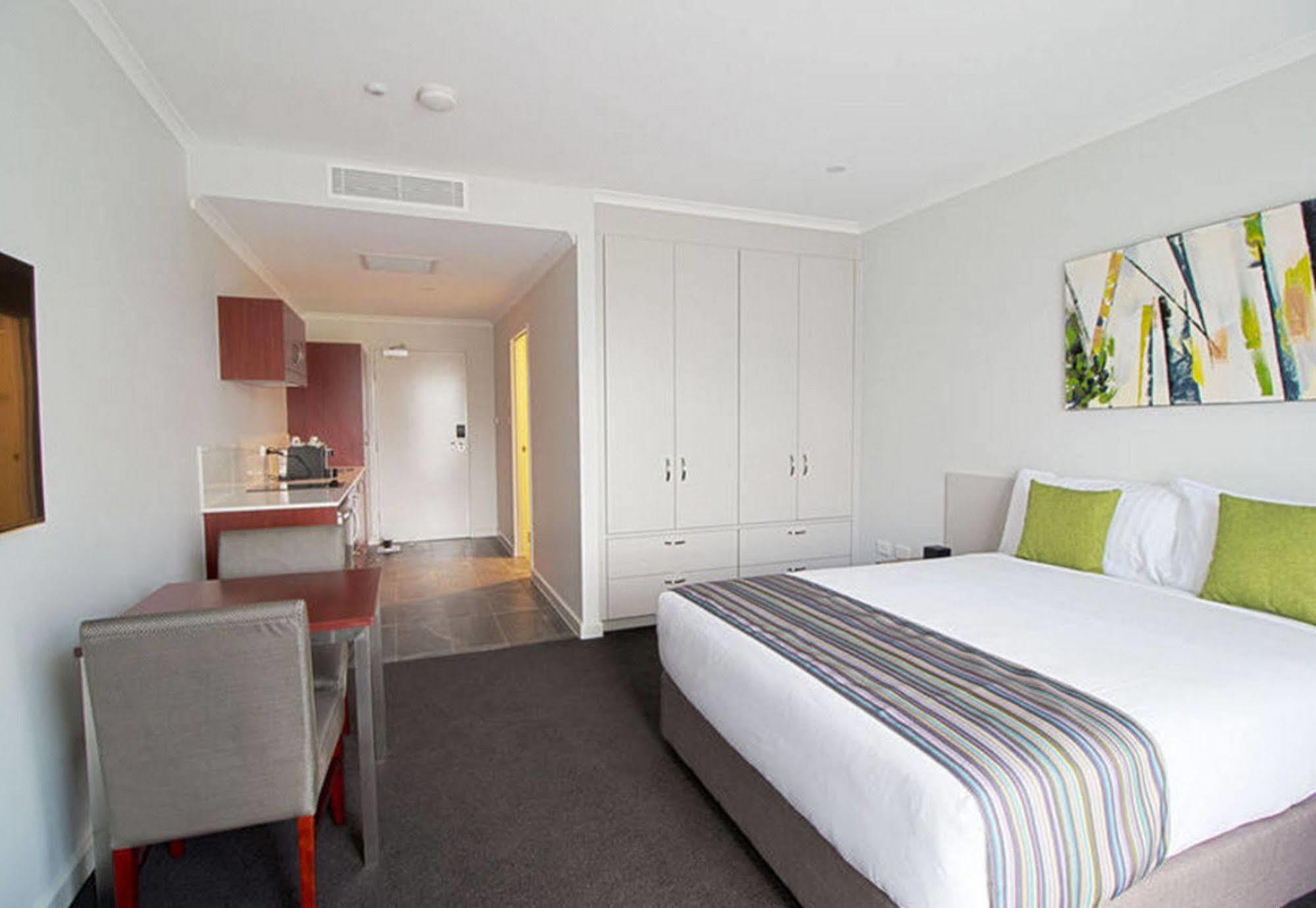 Abode Narrabundah Hotel Canberra Bagian luar foto