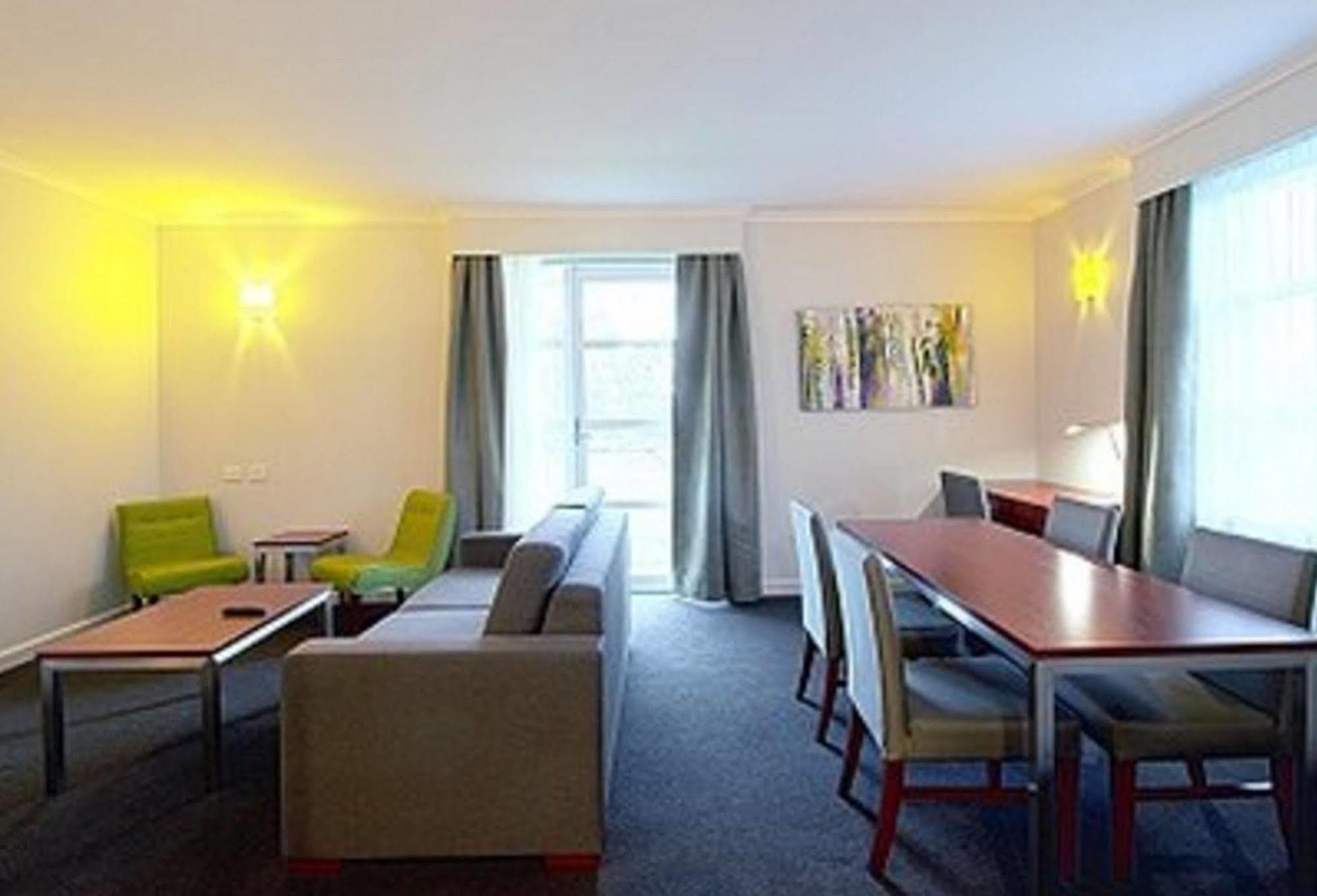 Abode Narrabundah Hotel Canberra Bagian luar foto