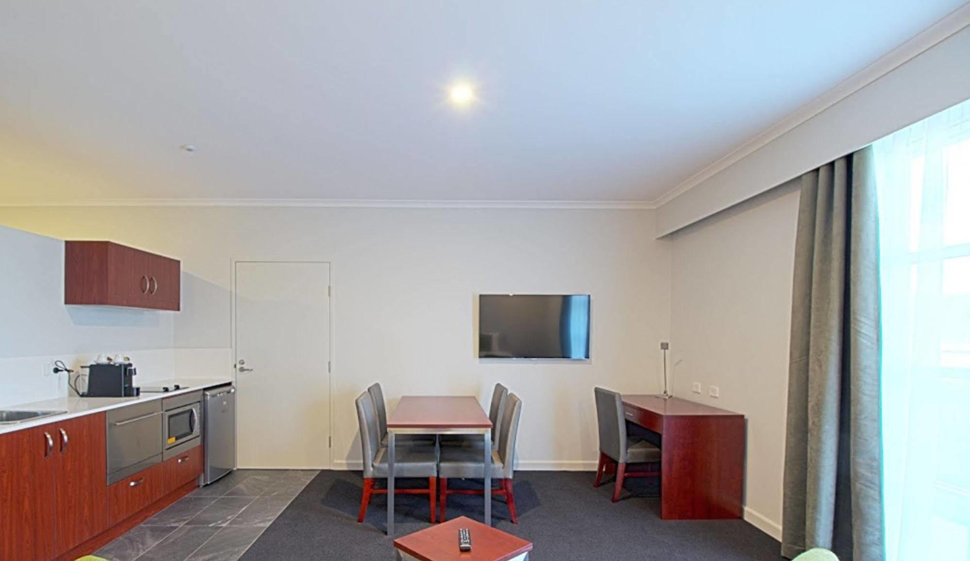 Abode Narrabundah Hotel Canberra Bagian luar foto