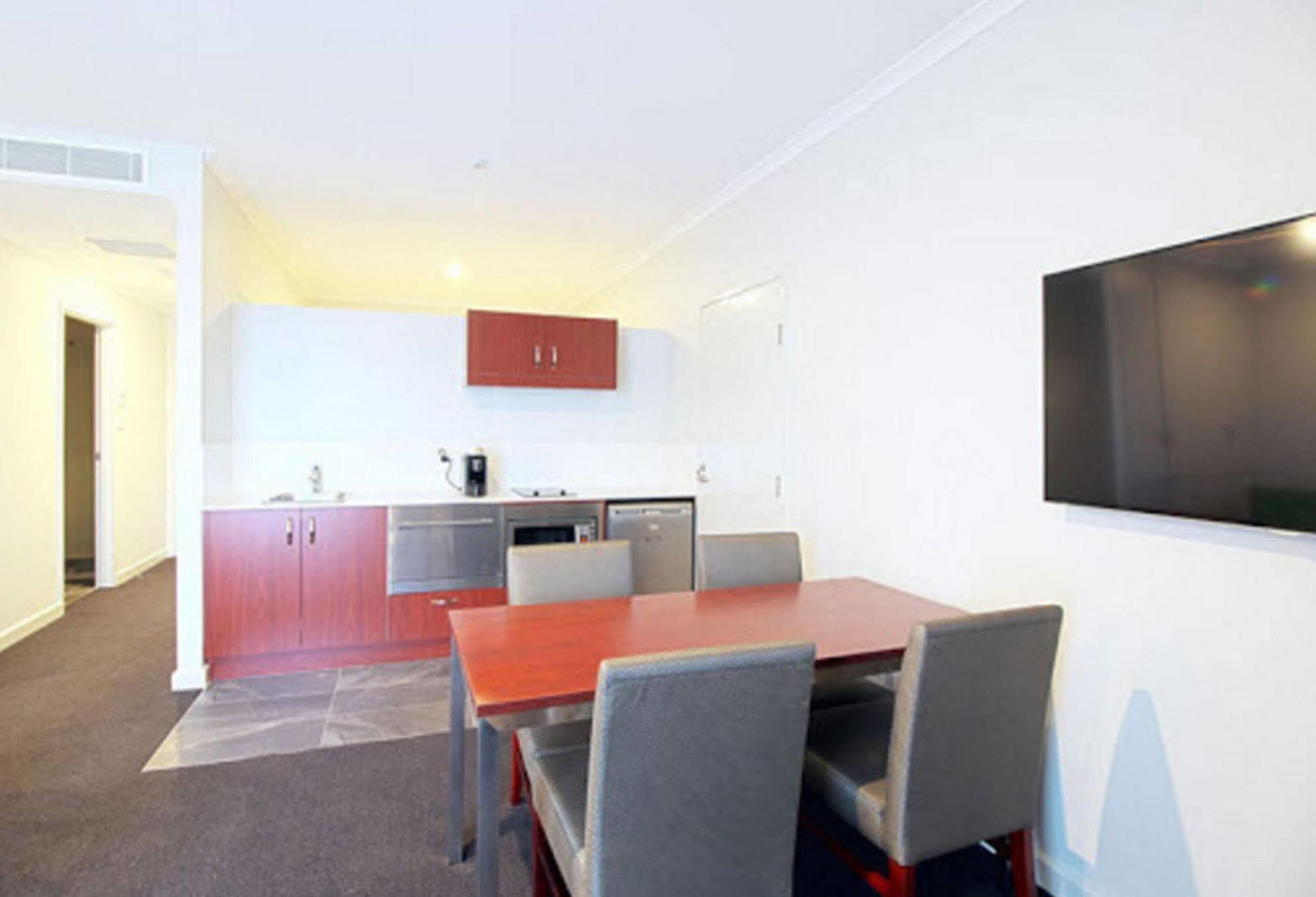 Abode Narrabundah Hotel Canberra Bagian luar foto