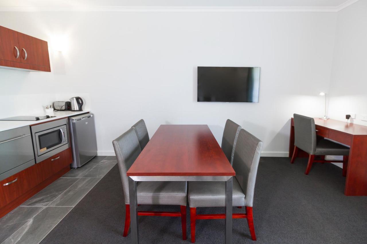 Abode Narrabundah Hotel Canberra Bagian luar foto